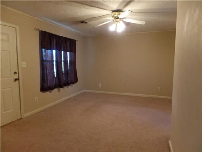 Foto del edificio - 3 Bedroom 1 Bathroom Home!