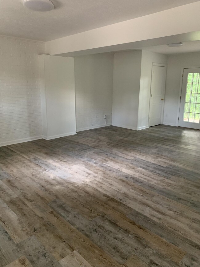 Building Photo - 5290 Morganton Rd