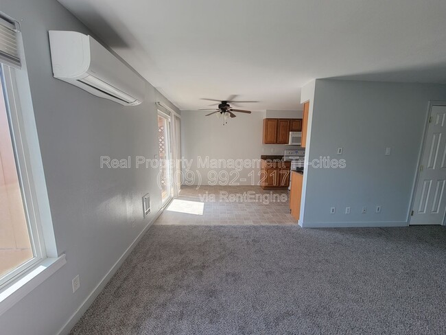 Building Photo - 3121 W Hood Ave