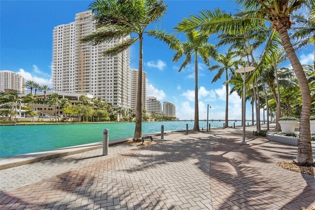 Foto del edificio - 495 Brickell Ave