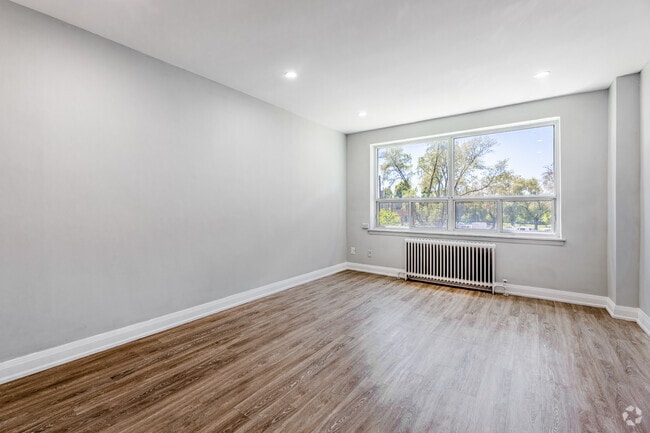 2BR, 1BA - 745SF - Living Room - Clearview on the Park