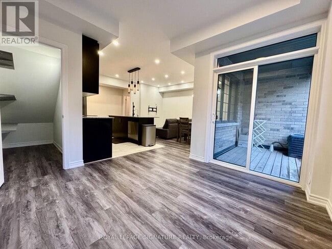 Photo du bâtiment - 139 Frederick Wilson Ave