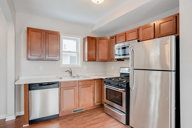 Foto del edificio - COMPLETELY UPDATED 2 BEDROOM