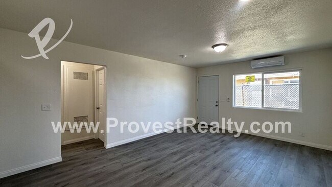 Foto del edificio - 11800 White Ave