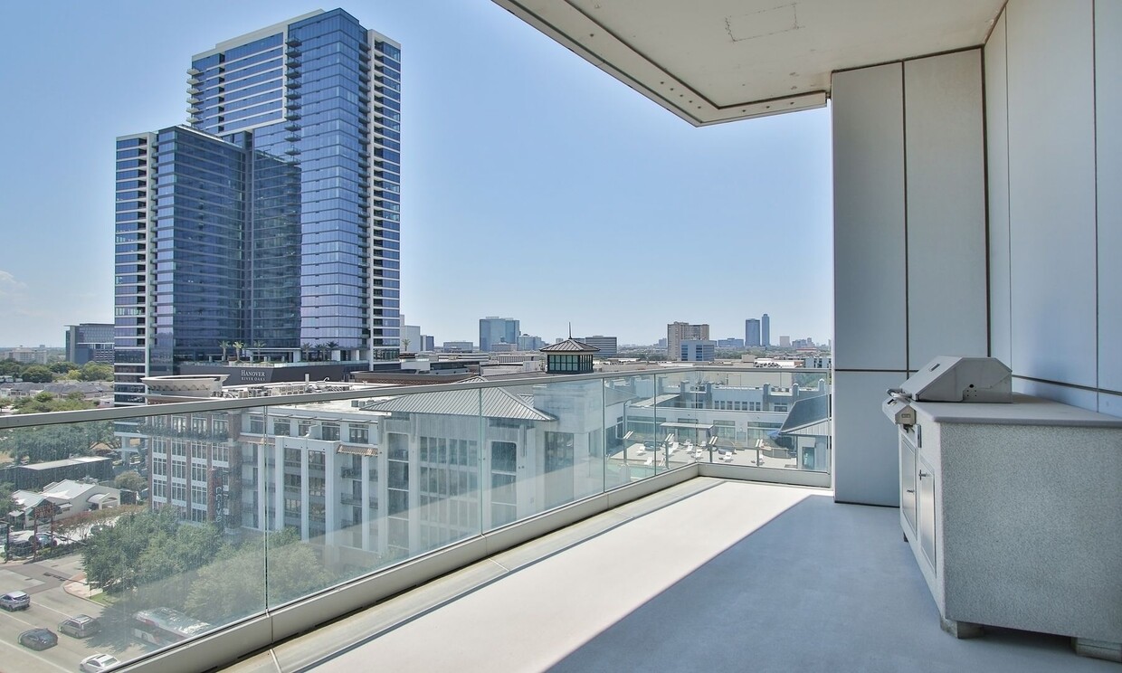 Primary Photo - Exquisite Luxury high-rise 2 bedroom, 2bat...