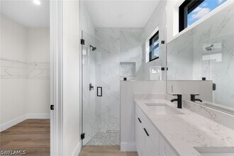 Building Photo - 3032 Woodside Ave