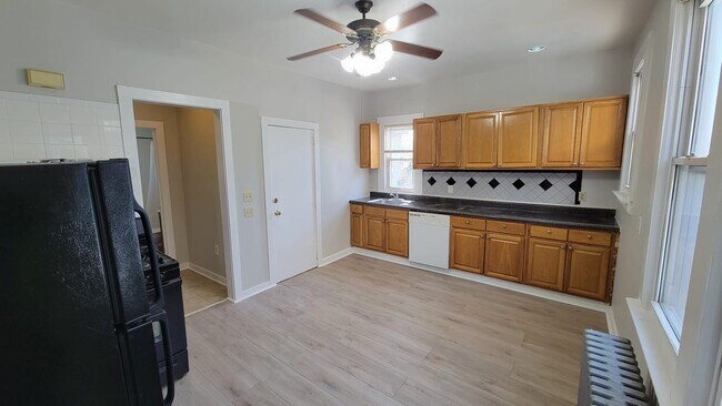 Building Photo - 26 Fox St