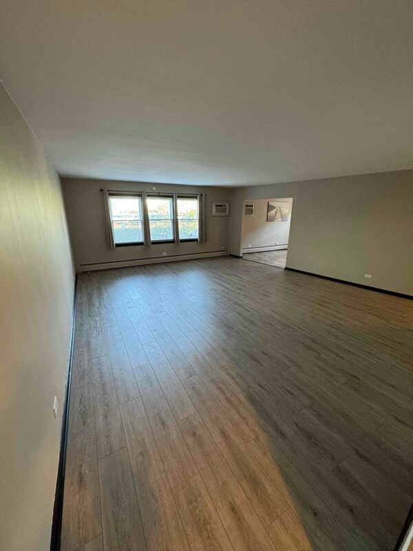 Foto principal - 5916 N Odell Ave