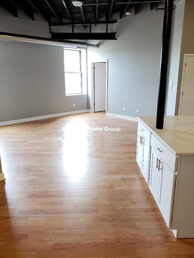 317 Howard St, Evanston, IL 60202 Apartments in Evanston, IL