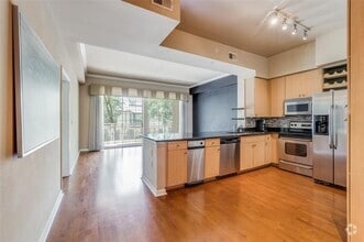 Building Photo - 3225 Turtle Creek Blvd