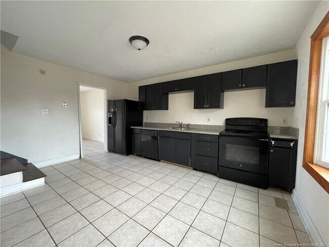 Foto del edificio - 7899 Burwell Dr