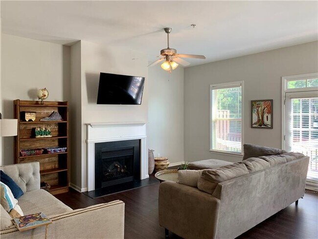 Foto del edificio - 1563 River Park Blvd