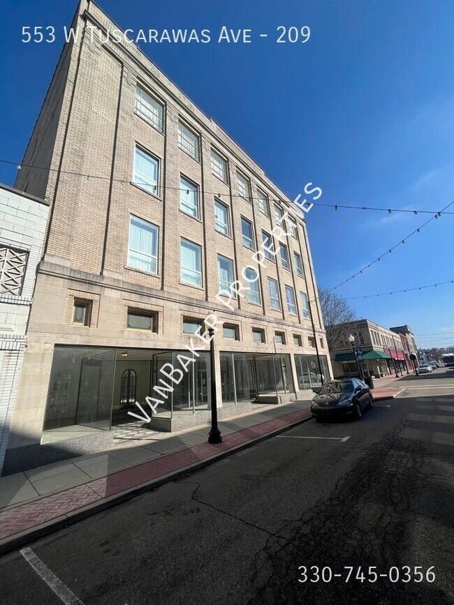 Building Photo - 553 W Tuscarawas Ave