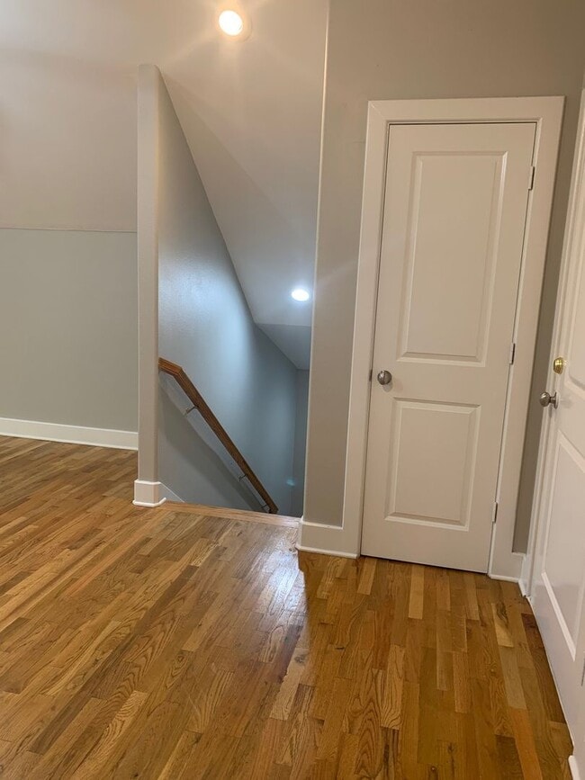 Building Photo - 3207 Hampton Rd