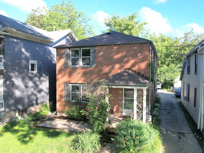 Building Photo - 1116 E Dayton St