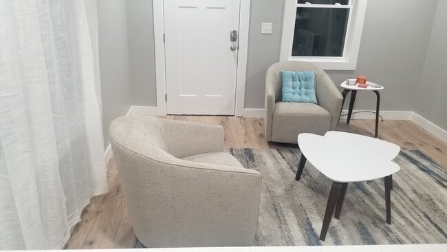 Building Photo - 2 Bigby St