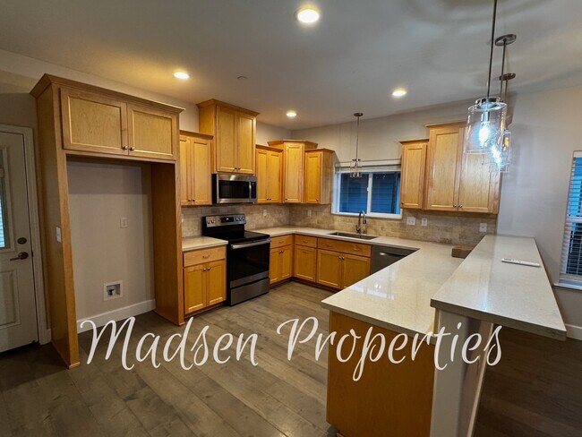 Foto del edificio - 2127 Hewitt Ave