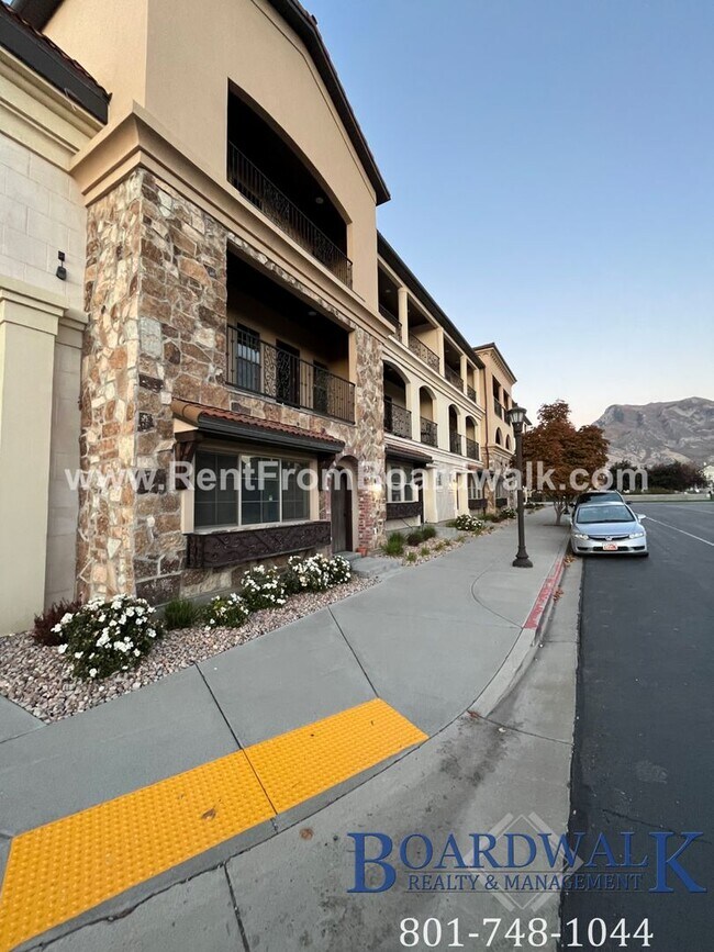 Foto del edificio - Spectacular 3 bed 2.5 bath in Highland