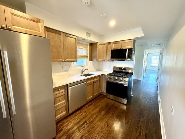 Foto del edificio - 6017 W Montrose Ave