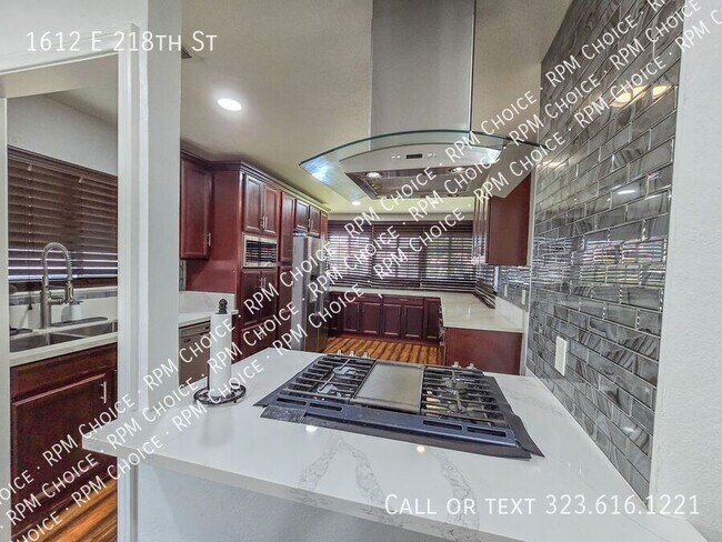 Foto del edificio - 1612 E 218th St