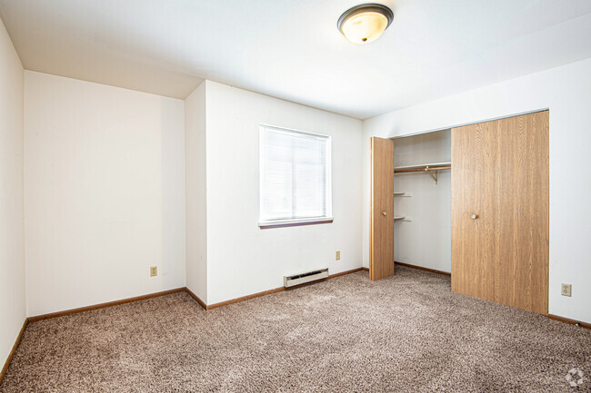 2BR, 1BA - 852SF - Ridgeview Heights Apartments