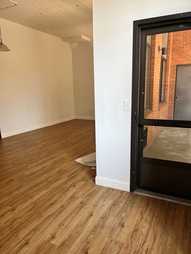 Building Photo - Leasing Agent