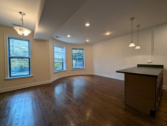 Foto del edificio - 2834 N Albany Ave