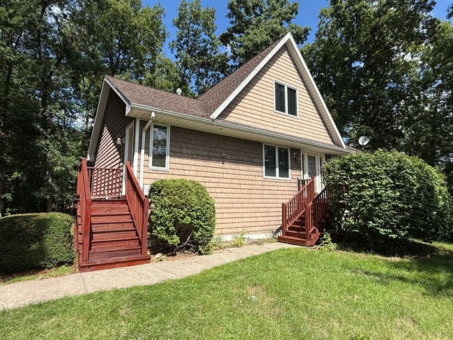 Building Photo - 7366 Surrey Dr