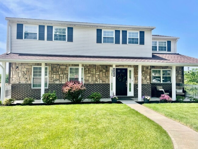 Building Photo - Modern Comforts Await: Spacious Rental wit...