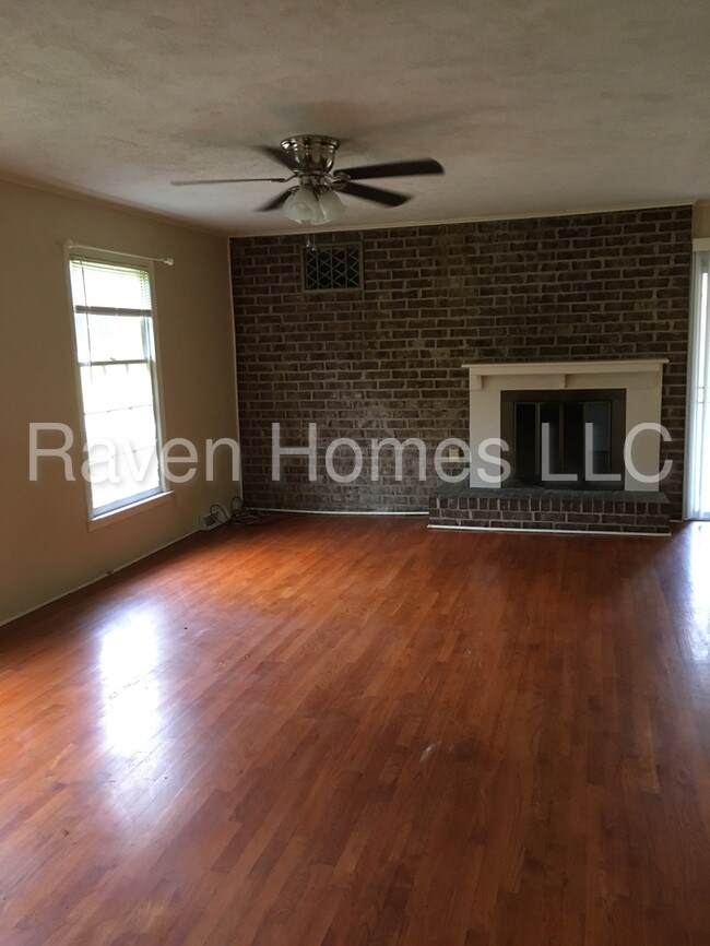 Building Photo - Amazing Location on Quiet Street