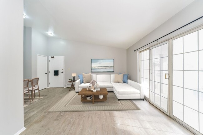 Interior Photo - Williamsburg Square Apartments