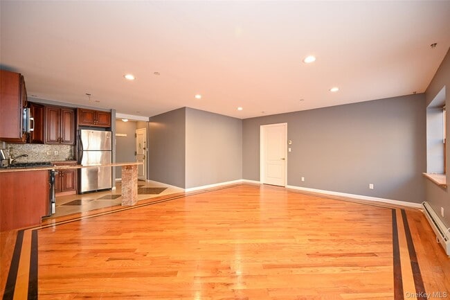 Foto del edificio - 108-27 63rd Ave