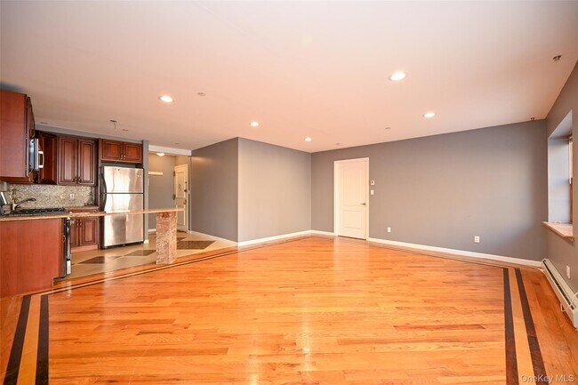 Building Photo - 108-27 63rd Ave