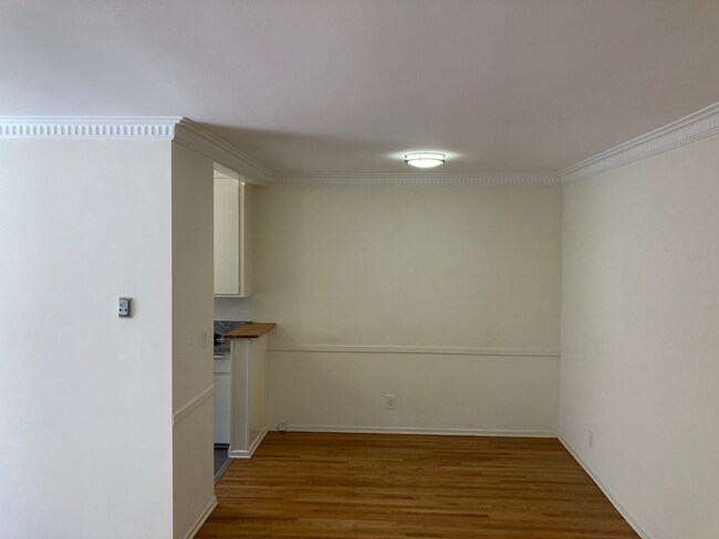 Building Photo - 625 N Hayworth Ave