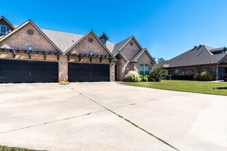 Building Photo - 4870 Castlewood Ln