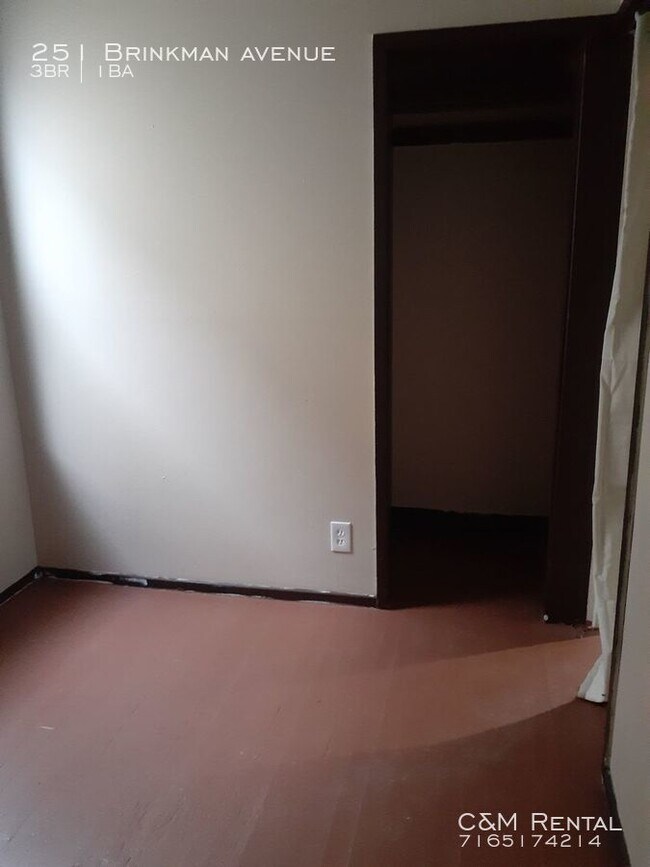 Building Photo - 3 Bedroom Lower Apartment