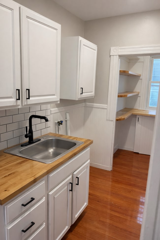 Building Photo - 49 Belden St