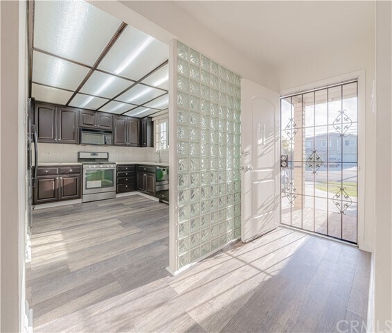 Building Photo - 17032 Van Ness Ave