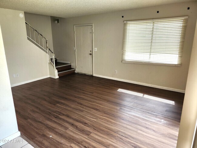 Building Photo - 5844 N 48th Ave