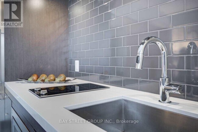 Photo du bâtiment - 155 Yorkville Ave