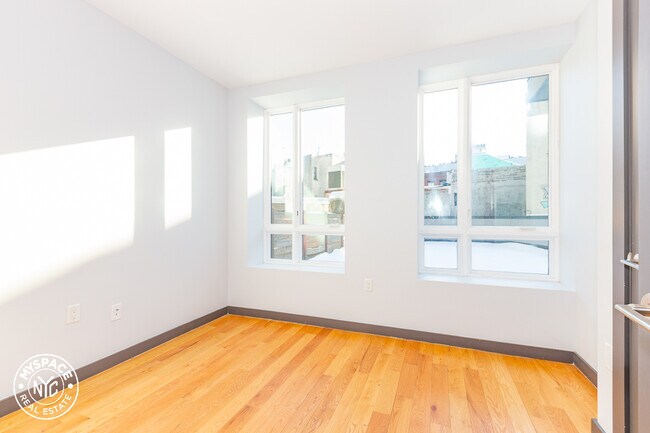 Building Photo - 268 Metropolitan Ave