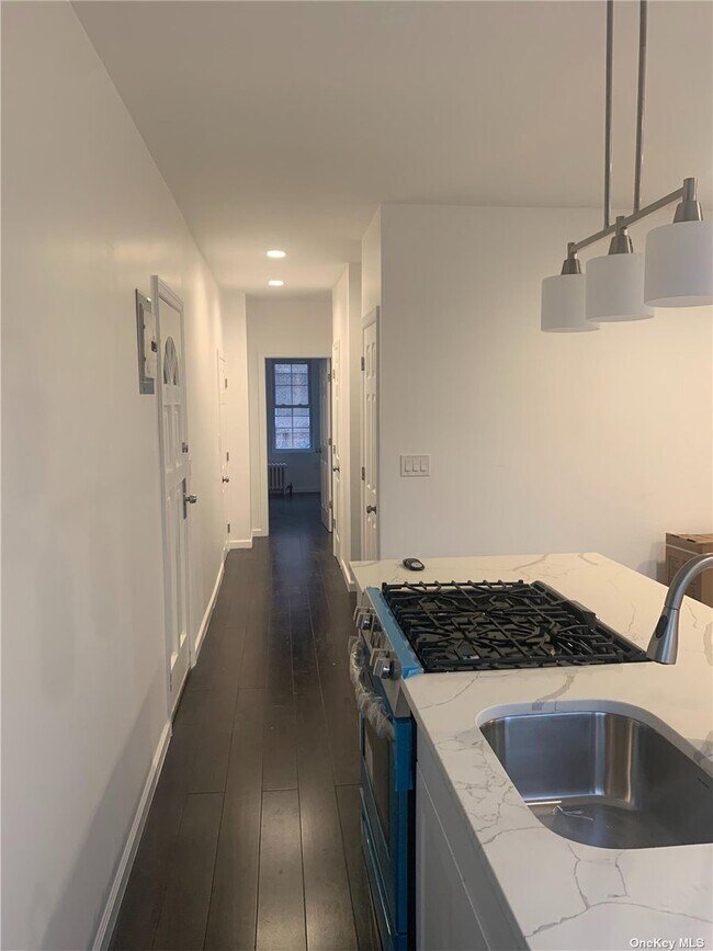 Foto del edificio - 33-26 83rd St