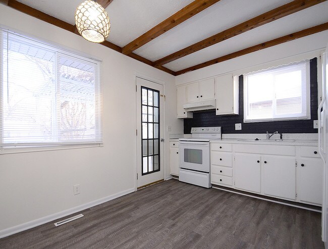 Building Photo - 230 Hackberry Dr
