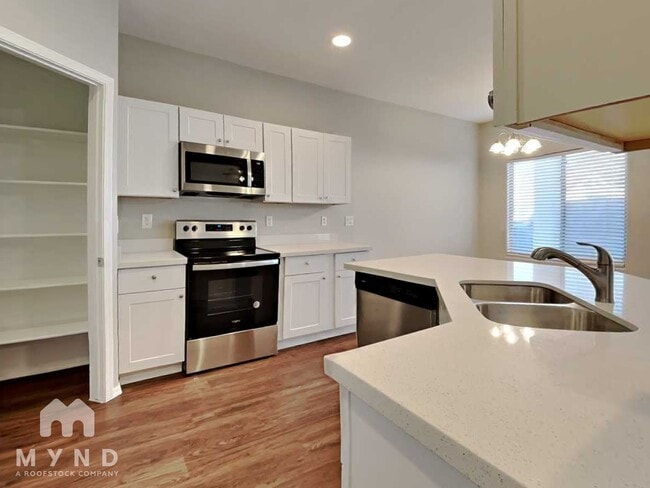 Building Photo - 506 W Gary Way