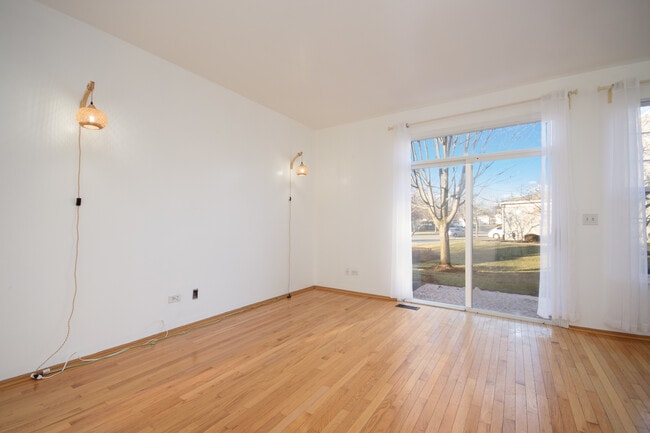 Building Photo - 2976 White Thorn Cir