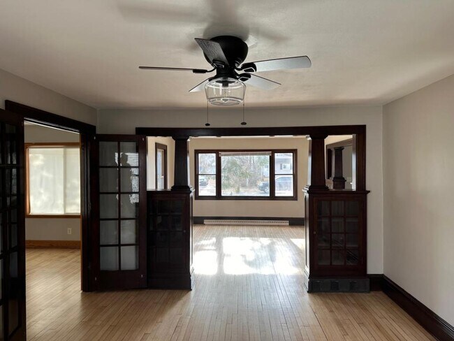 Foto del edificio - 2125 E 4th St