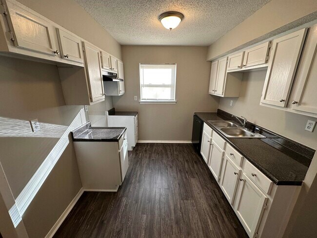 Building Photo - 6313 Leamont Dr