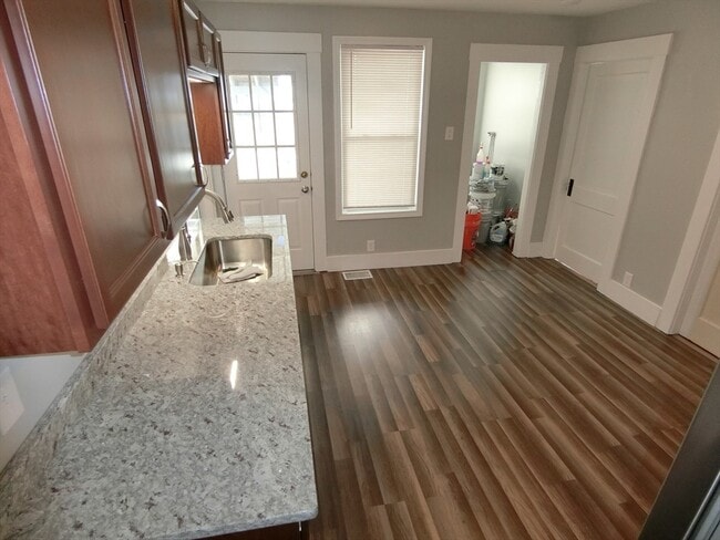 Building Photo - 19 Cross St