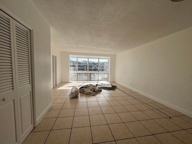 Foto del edificio - 1591 NE Miami Gardens Dr