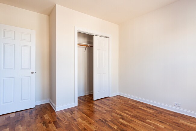 Foto del edificio - 1448 W Byron St
